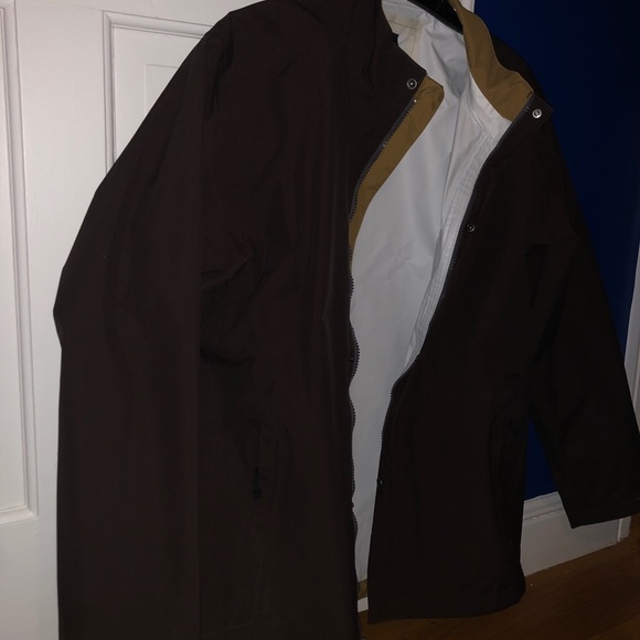 Waterproof jacket - Picture 3 of 3